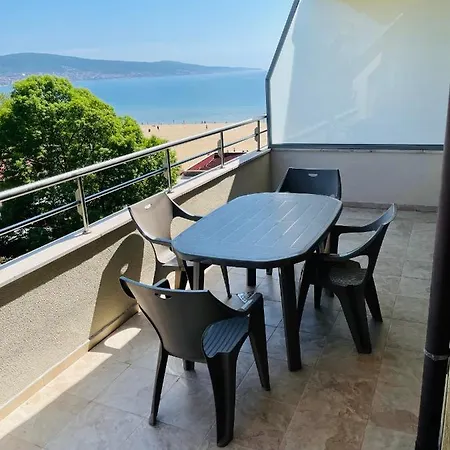 Kaya Apartment *
